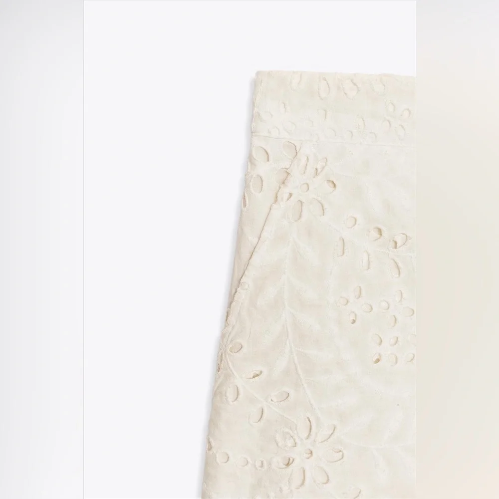 Zara Cream Eyelet Shorts Bermudas